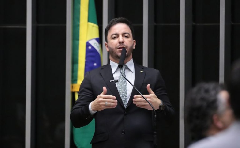 Projeto aumenta pena para maus-tratos a animais em canis e gatis clandestinos