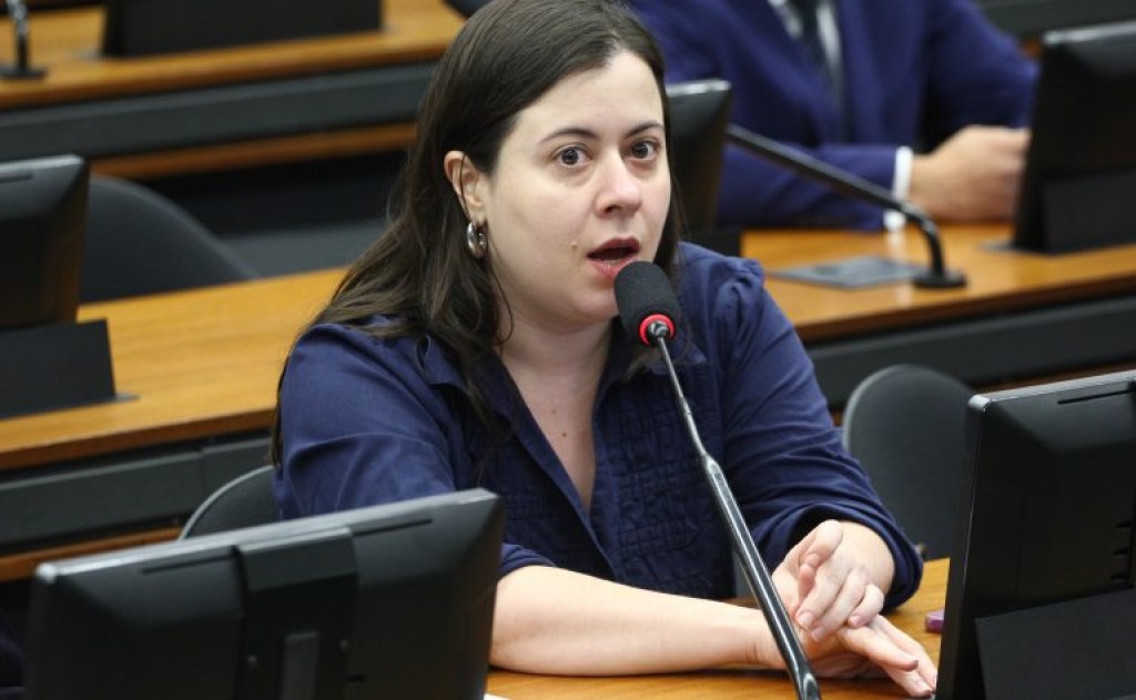 Comissão aprova regra de transparência para reforma de escolas após desastres