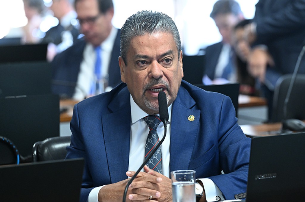 Vai a Plenário pena maior por crimes contra categorias da saúde e educação